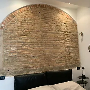 Casa Manuela Non Turisti Ma Ospiti Apartment